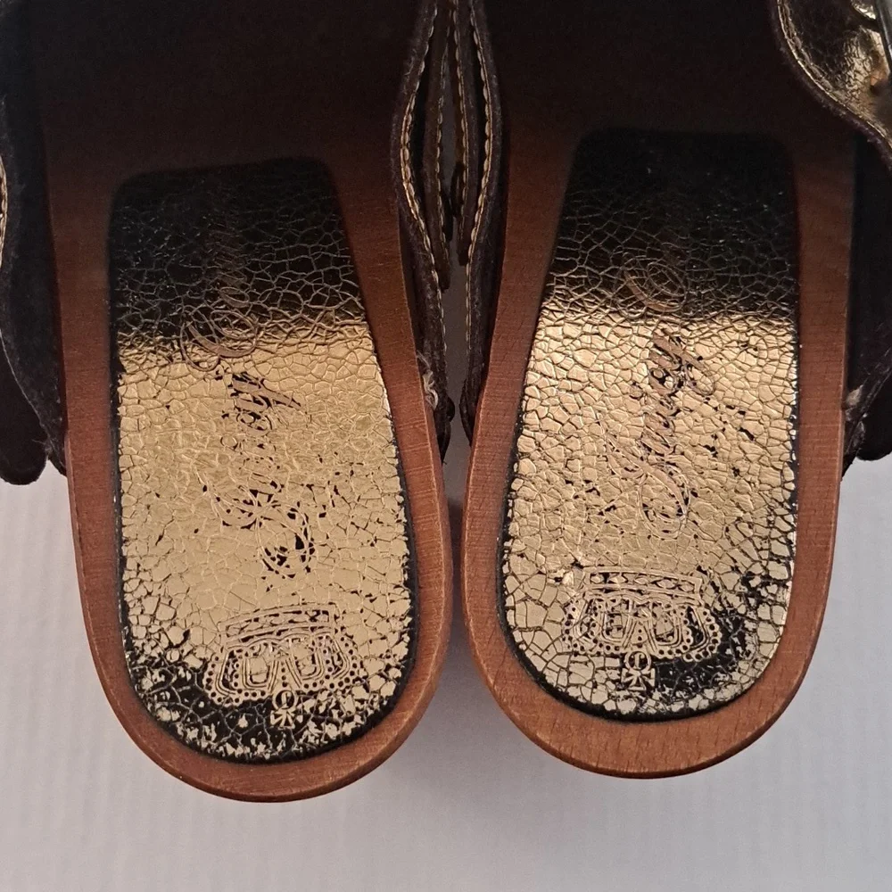 Shoe - Picture 3 of 5